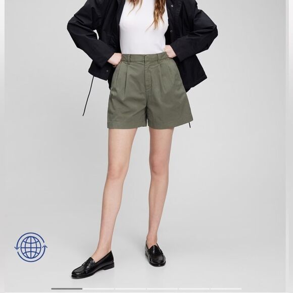Gap High Rise Pleated Khaki Shorts - Picture 1 of 6